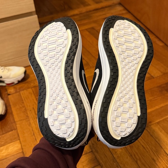 Nike Vomero ZoomX Running Shoes - Picture 5 of 5